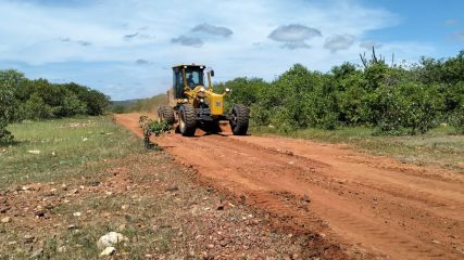 Aqui em Assú, a melhoria das estradas da Zona Rural é uma ação constante da nossa gestão (2)