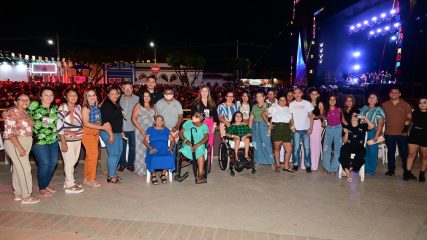 O São João de Assú teve sua primeira noite realizada nesta sexta-feira (15) e reuniu milhares de pessoas na Praça São João Batista