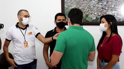 PREFEITURA DIRECIONA RECURSOS DO CARNAVAL E DO SÃO JOÃO DE 2021 PARA FUTURA AQUISIÇÃO DE VACINAS