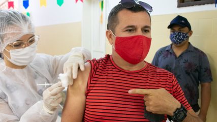 Prefeitura Municipal do Assú vacina profissionais de transporte neste domingo (7)