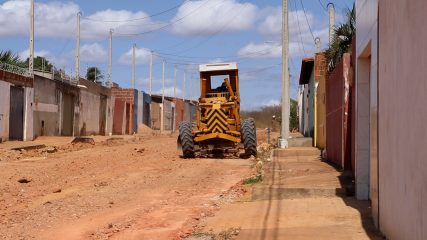 Prefeitura inicia pavimentação no bairro Feliz Assú (1)