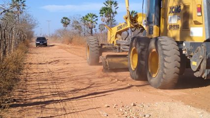 Prefeitura recupera estradas entre comunidades rurais (3)