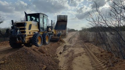 Prefeitura segue com programa de recuperação de estradas (7)