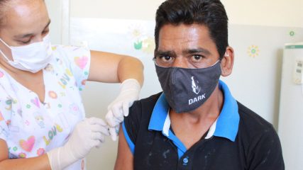 Prefeitura segue vacinando contra a COVI-19 (4)