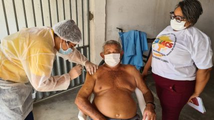 SECRETARIA DE SAÚDE INICIA VACINAÇÃO DE INDÍGENAS E DÁ CONTINUIDADE AO CRONOGRAMA DE IMUNIZAÇÃO (1)