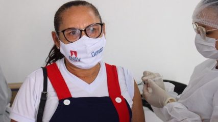 Secretaria de Saúde antecipa D2 contra covid-19 para Redes de Ensino do Assú