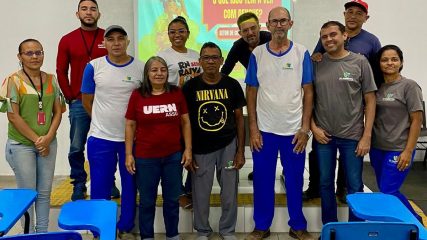 Setor de combate às endemias realiza palestra sobre combate à dengue para servidores da UERN