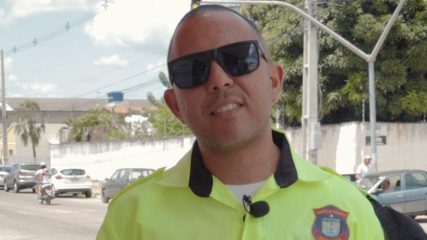 é permitido ultrapassar pelo lado direito no trânsito