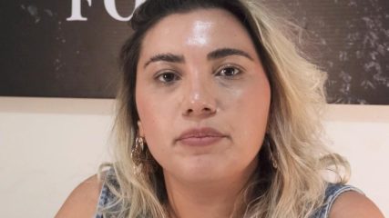 secretária Amanda Borges informa a famílias e alunos que a pasta desenvolveu uma medida de contenção de prejuizos aos alunos que não estão podendo se deslocar devido a cheia do Açude do Mendubim